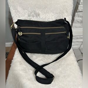 Travelon shoulder bag perfect condition